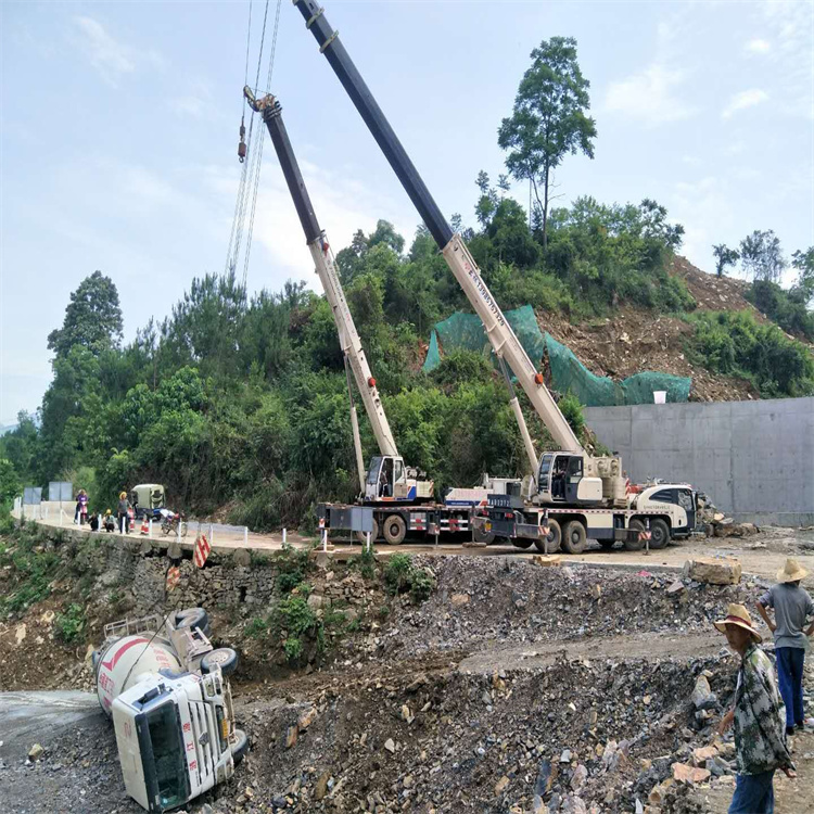新华镇汽车掉沟里叫吊车救援要多少钱