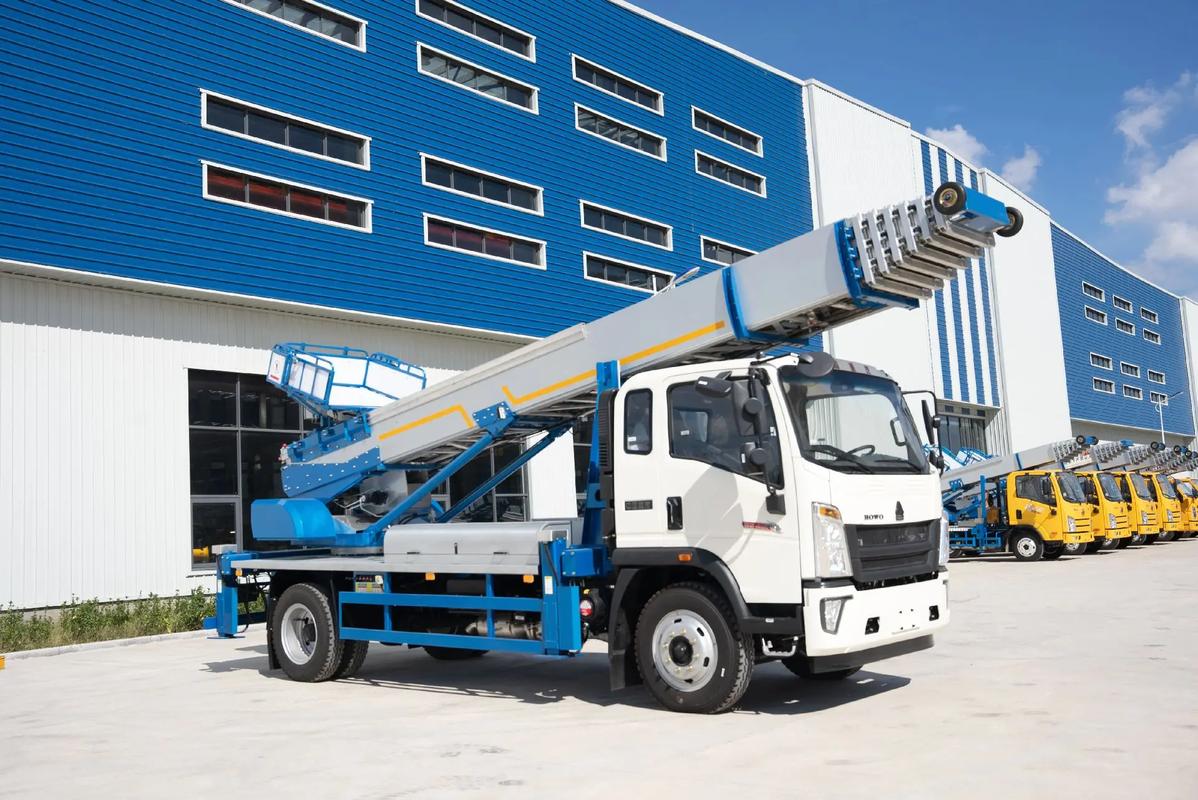 新华镇出租云梯车高空作业车 建筑垃圾搬运