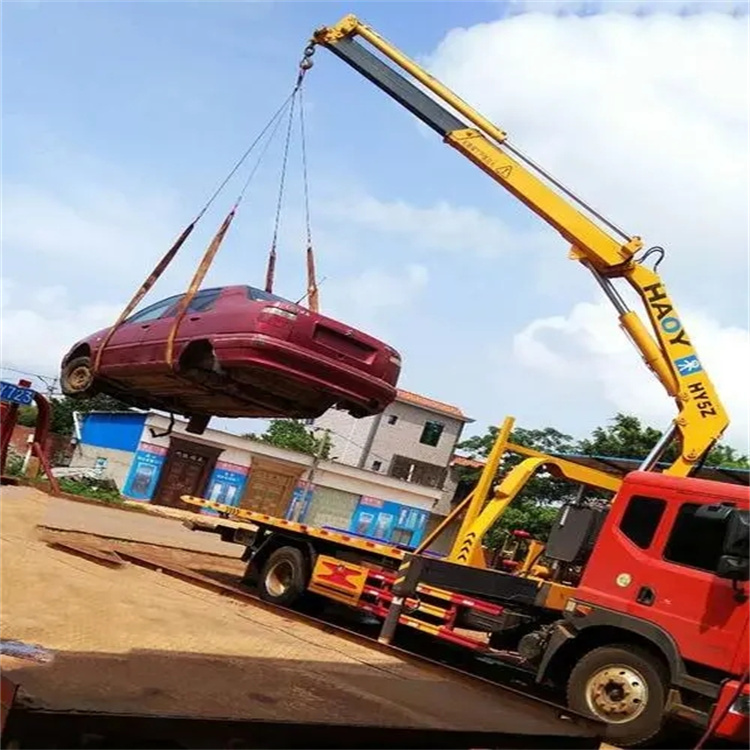 新华镇吊车吊汽车的正确方法